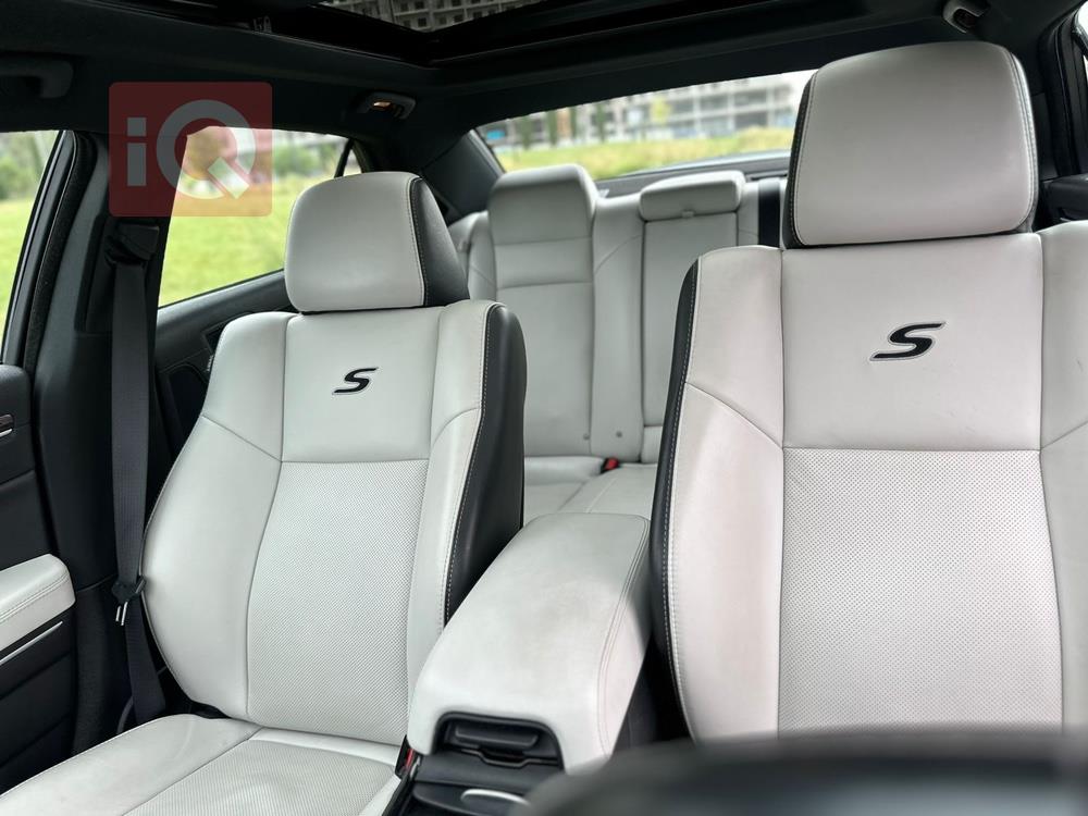 کرایسلەر 300